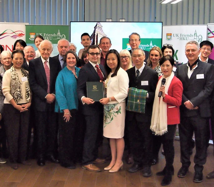 (From right to left of first row) Prof Chris Webster, Dean of Architecture of HKU; Ms Bernadette Tsui, Director of Development & Alumni Affairs Office and Trustee of UK Friends of HKU; Dr Ronald Lo, Trustee of UK Friends of HKU and President of HKUAA UK; Ms Priscilla To, Director-General of the HK Economic and Trade Office, London; Mr George Payne, Chairman of UK Friends of HKU; Ms Maggie Crosswaite, one of the trustees of Professor Davies’s estate; Lord David Wilson, Former Hong Kong Governor and HKU Chancellor; Ms Irene Man, Trustee of UK Friends of HKU