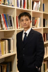 HKU Physicist Dr Yao Wang received 2014 Achievement in Asia Award from International Organization of Chinese Physicists and Astronomers