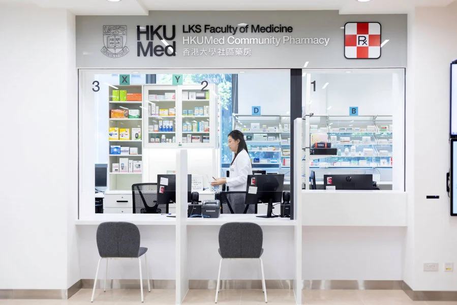 The HKUMed Community Pharmacy, situated in the Faculty’s Academic Building on 3 Sassoon Road, adjacent to Queen Mary Hospital, serves as a platform for interprofessional healthcare services and research.  