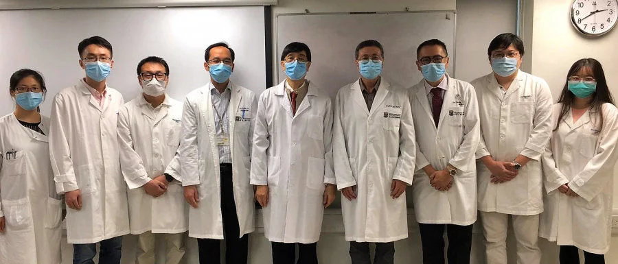 Prof Huang Jian-dong, L & T Charitable Foundation Professor in Biomedical Sciences, School of Biomedical Sciences, HKUMed (4th from right); Prof Yuen Kwok-yung, Henry Fok Professor in Infectious Diseases and Chair of Infectious Diseases, Department of Microbiology, HKUMed (Centre) and Dr Kelvin To Kai-wang, Clinical Associate Professor, Department of Microbiology, HKUMed (4th from left); Dr Thomas Yau Chung-cheung, Clinical Associate Professor, Department of Medicine, HKUMed (3rd from right), together with major authors Dr Zhang Bao-zhong (3rd from left); Mr Hu Ye-fan (2nd from left); Ms Chen Lin-lei (1st from left); Dr Wang Xiao-lei (2nd from right); Ms Dou Ying (1st from right).
