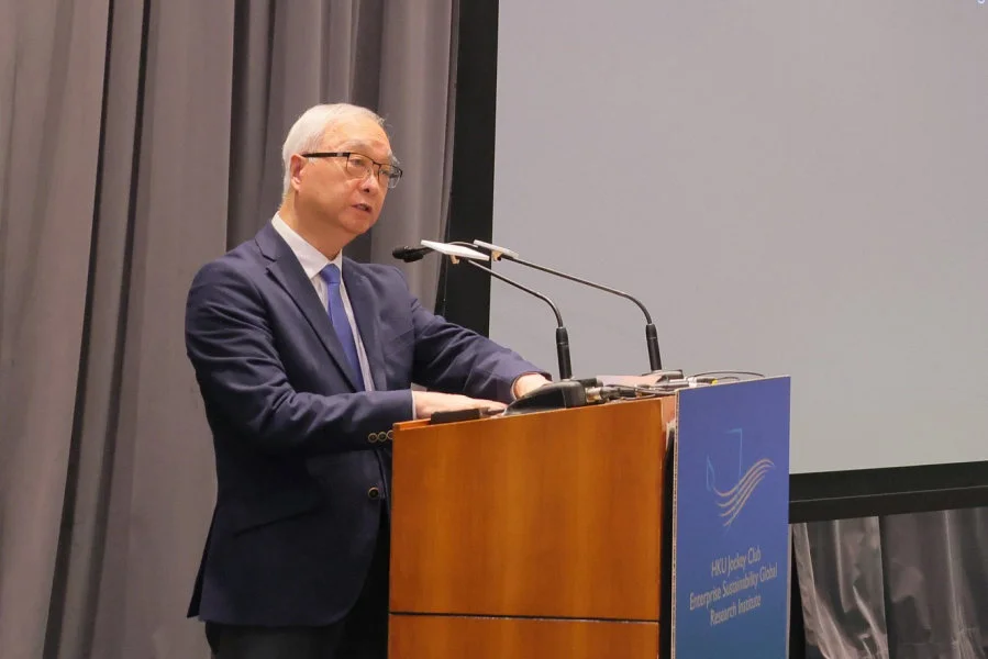 Mr. Chin-wan TSE, BBS, JP, Secretary for Environment and Ecology of the Government of the Hong Kong Special Administrative Region, delivers a keynote speech.  