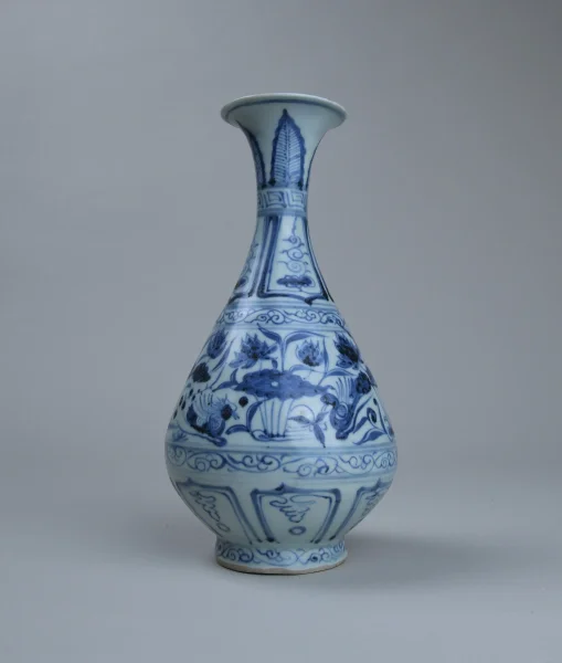 Mandarin Duck Yuhuchun Vase Yuan dynasty, 14th century,  Jingdezhen Porcelain with underglaze-blue decoration H. 25 cm