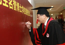 HKU Vice-Chancellor Professor Lap-Chee Tsui receives 
honorary degrees from Fudan University and Western University