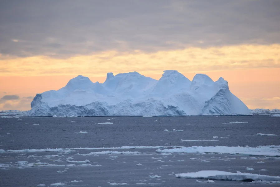 Photos of the Southern Ocean.  Photo credit: Minoru Ikehara.  