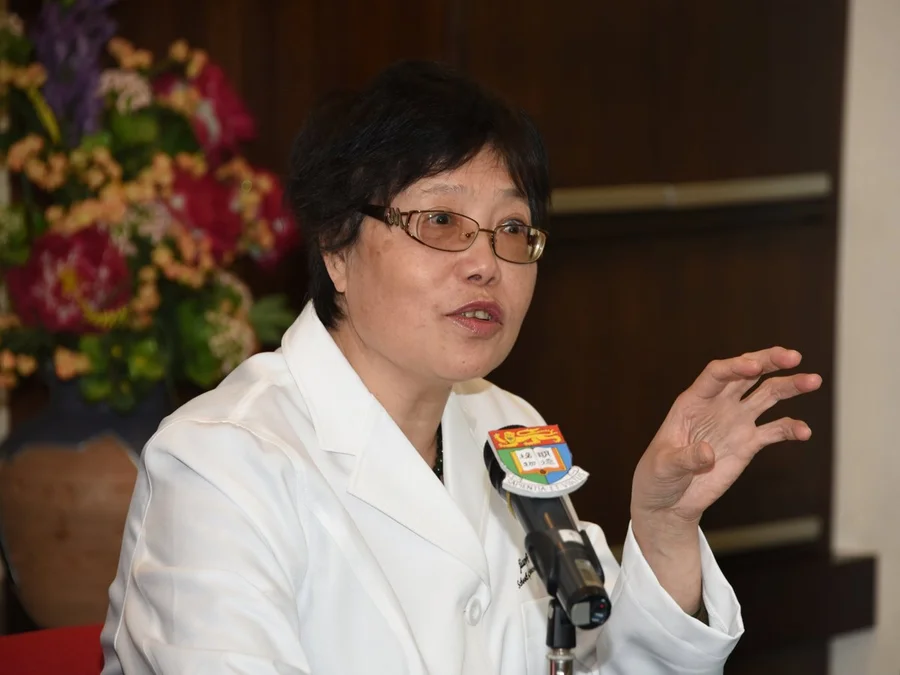 The research team led by Dr Chen Jianping, Associate Professor of School of Chinese Medicine, Li Ka Shing Faculty of Medicine, HKU develops a medicinal dietetic soup pack for ameliorating chemotherapy side effects.